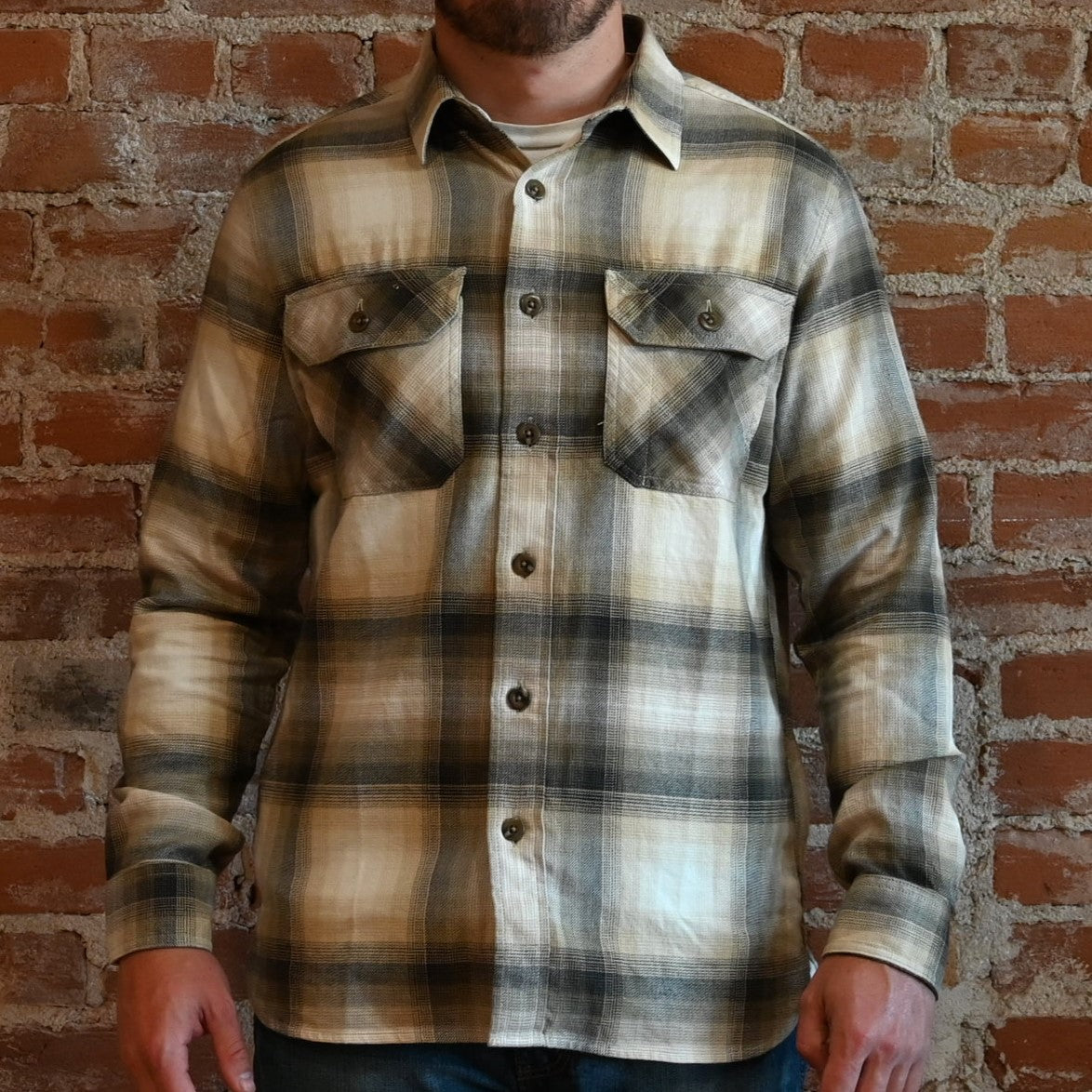 View of Pendleton men’s Burnside flannel shirt with chest pockets and square hem