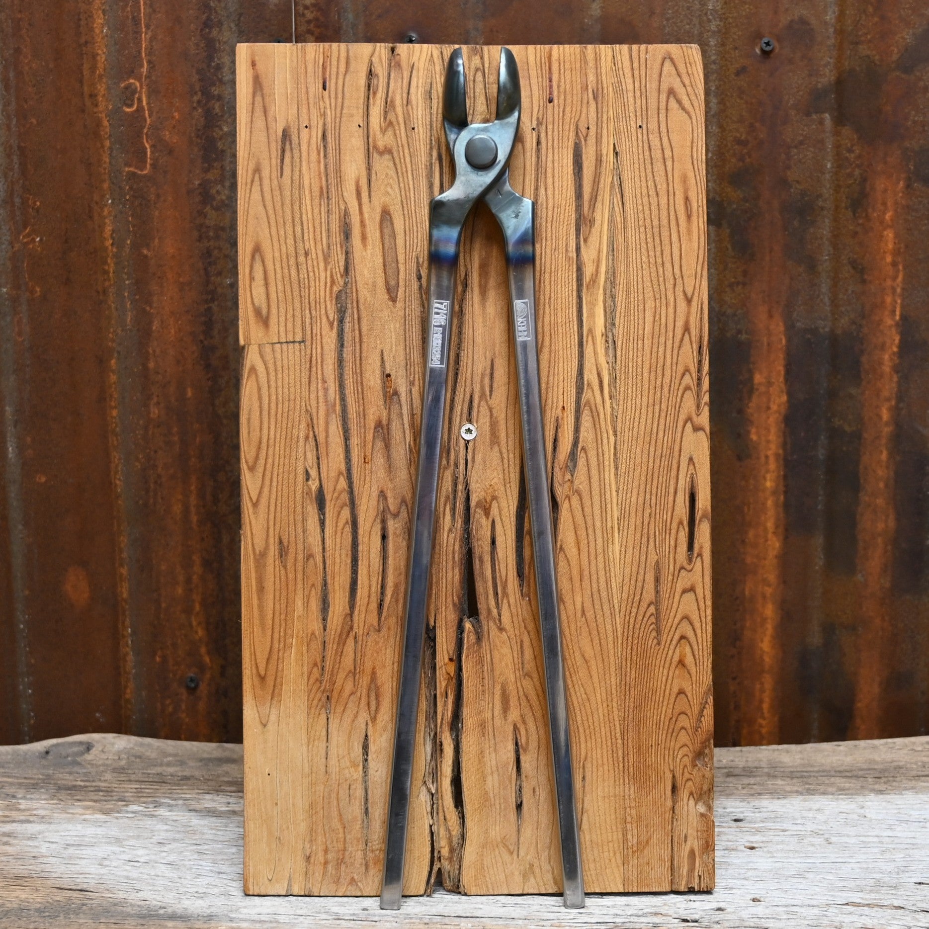 View of tongs