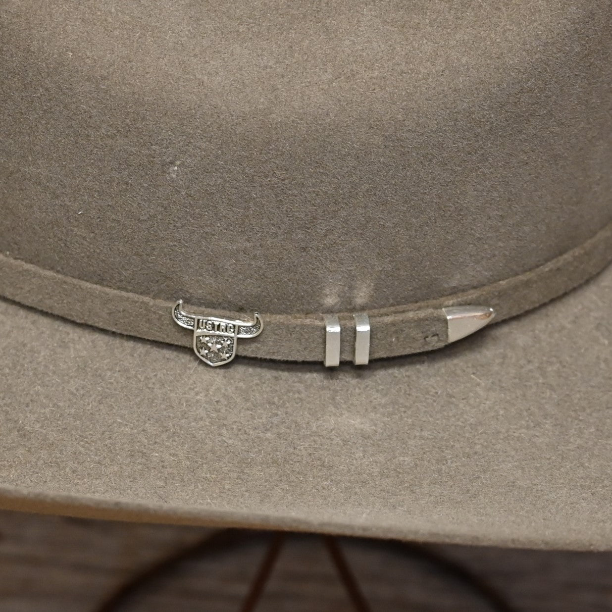 Resistol 20X with 4 1/4 " brim in Stone view of detail