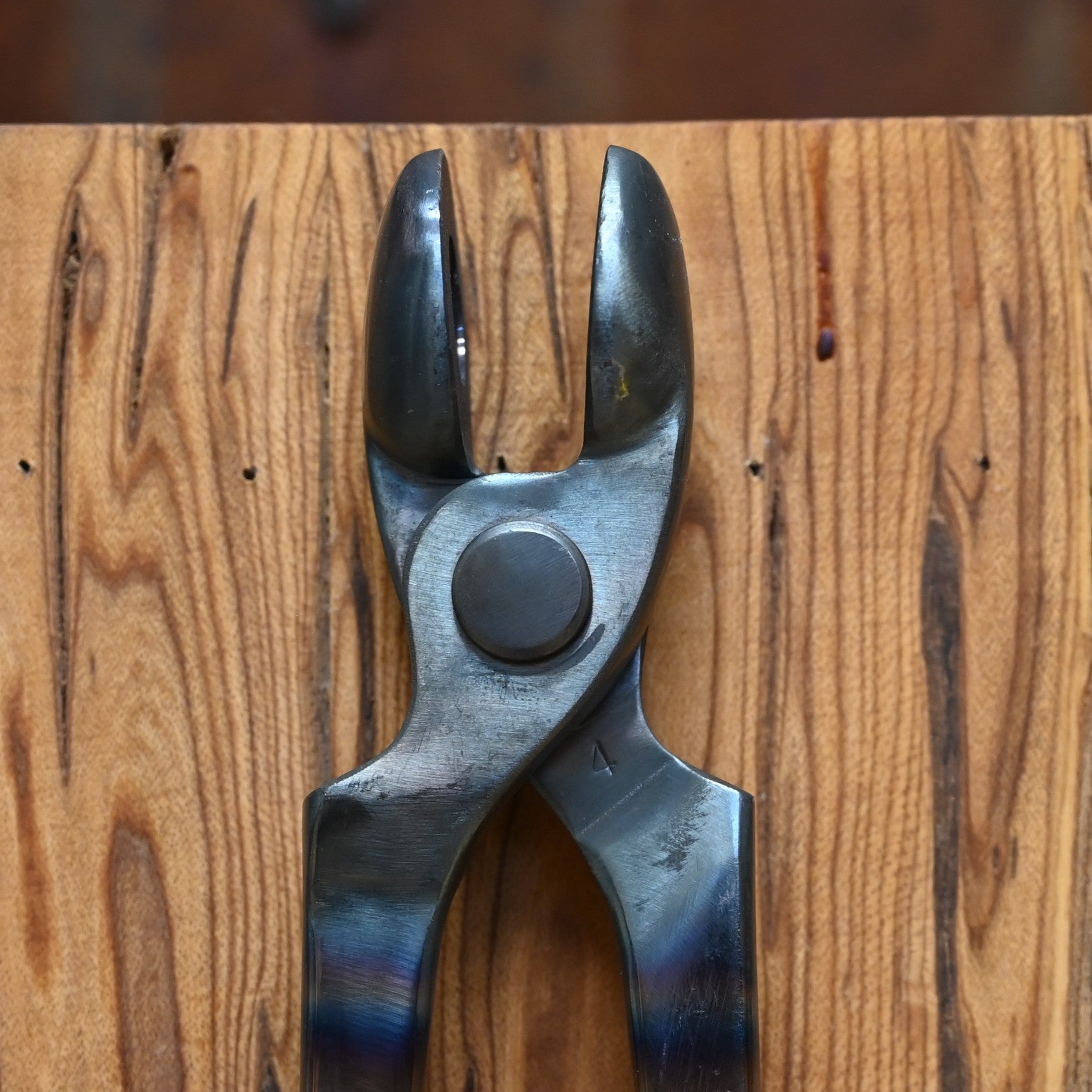 View of tongs