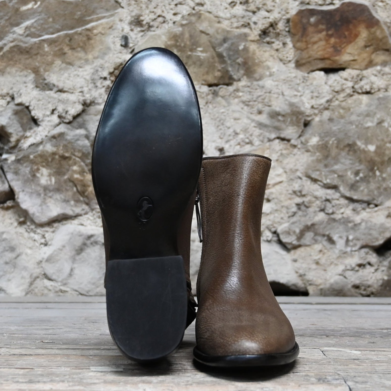 View of Stallion Men’s Zorro zip boot in brown bison with round toe