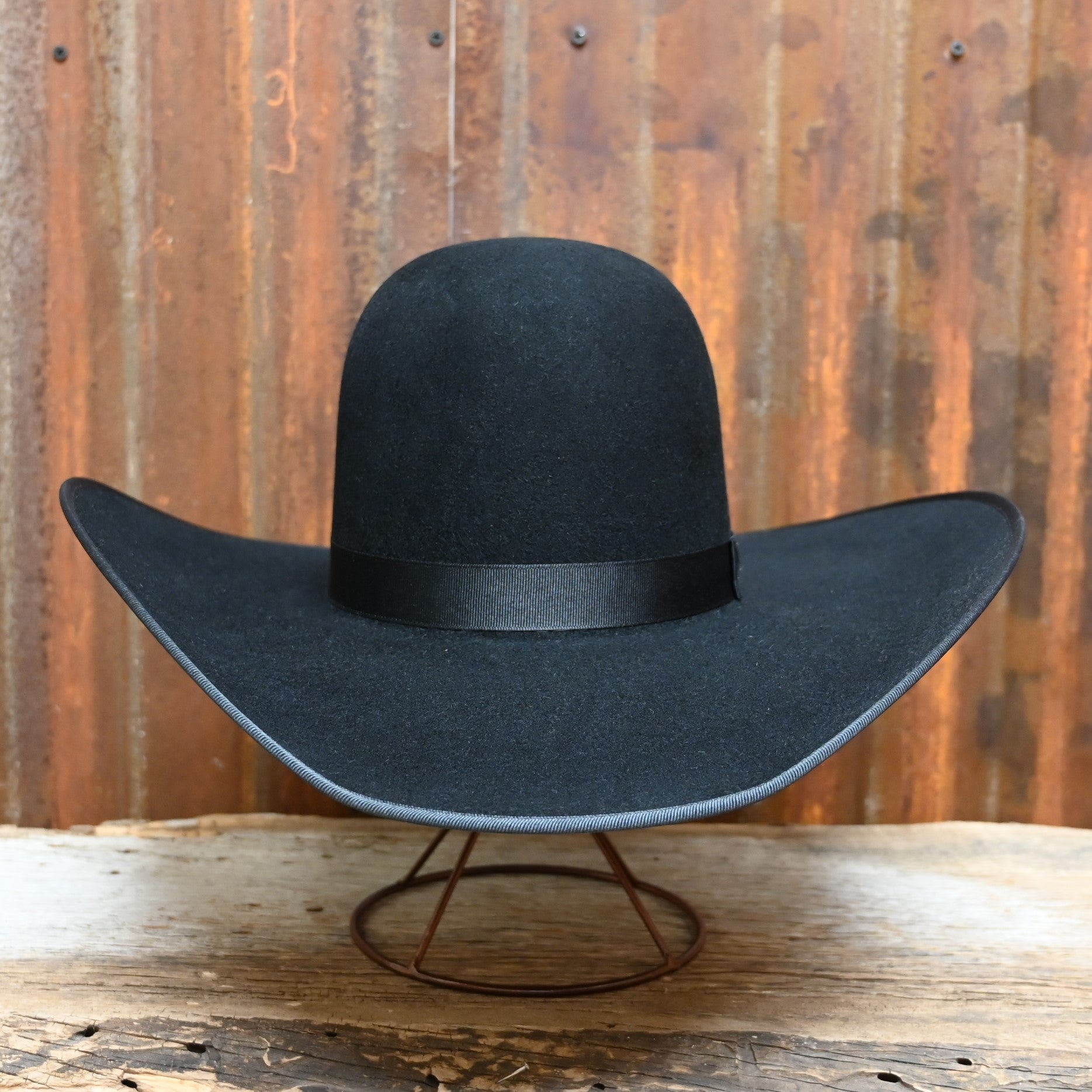 Black felt cowboy hat with 5 inch brim online