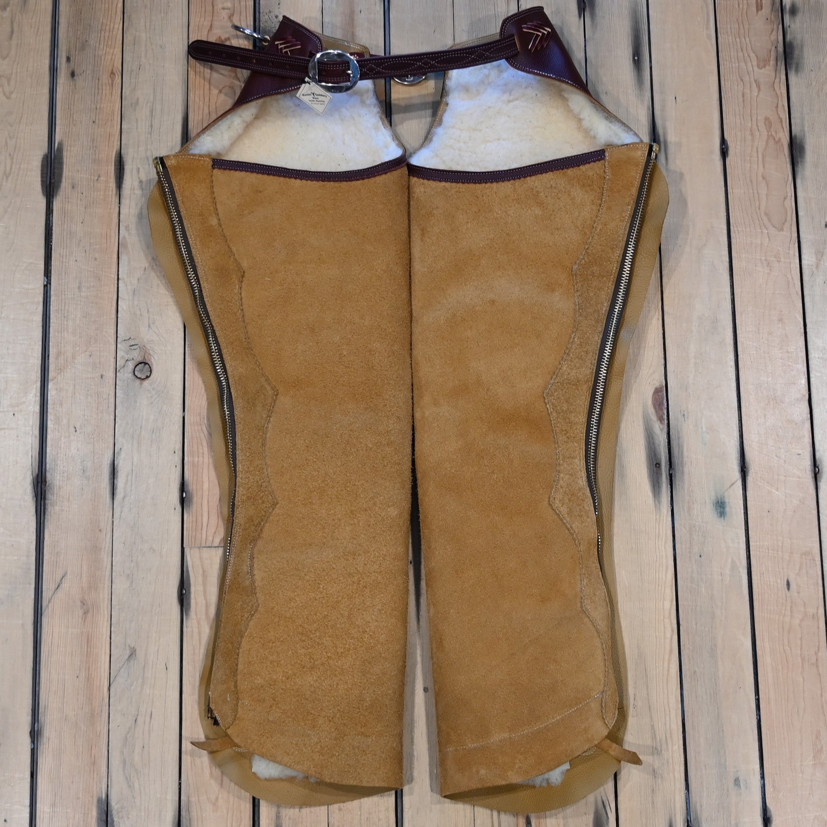 Rockin’ Y Saddlery rough-out leather Arizona work chaps with fleece lining, zipper closure, ring belt, and front pocket