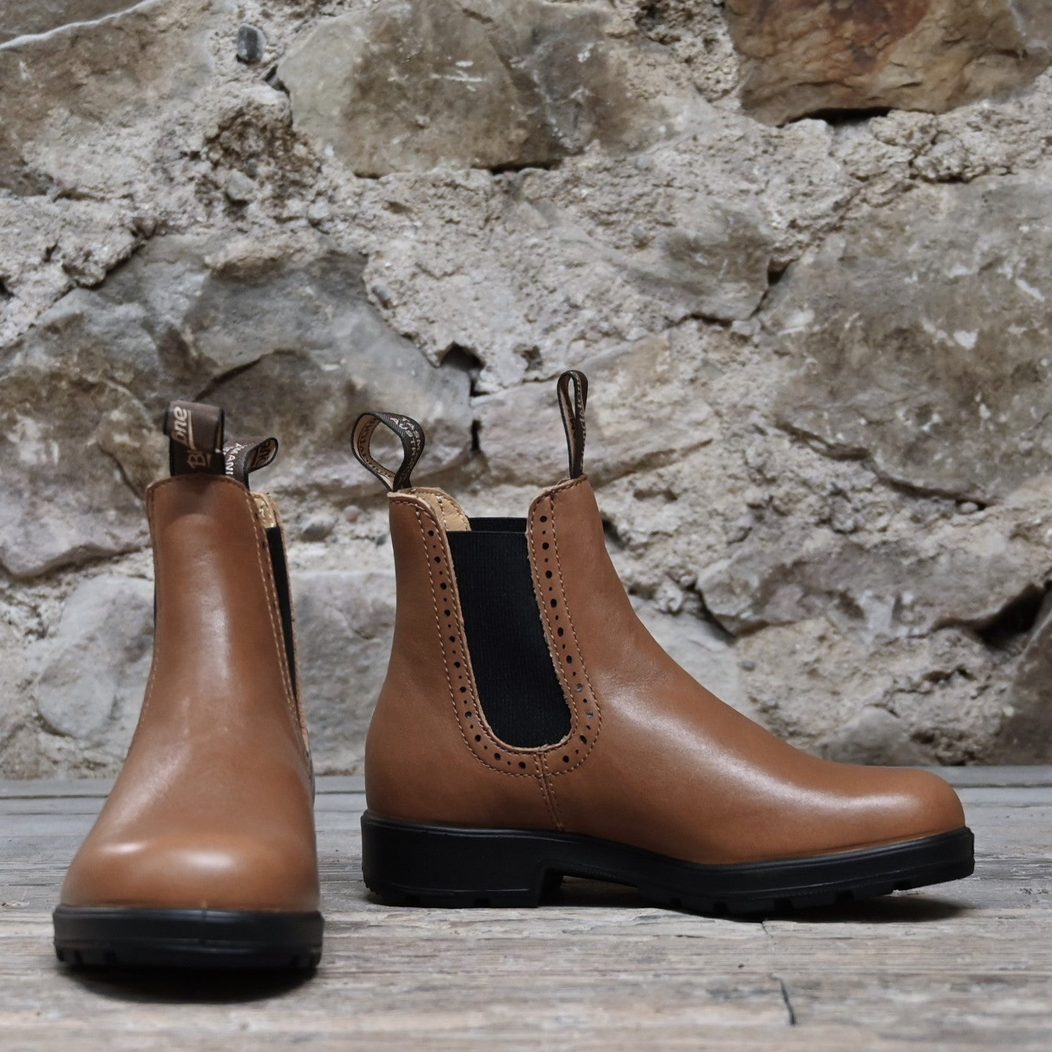 Blundstone Slip On in Camel