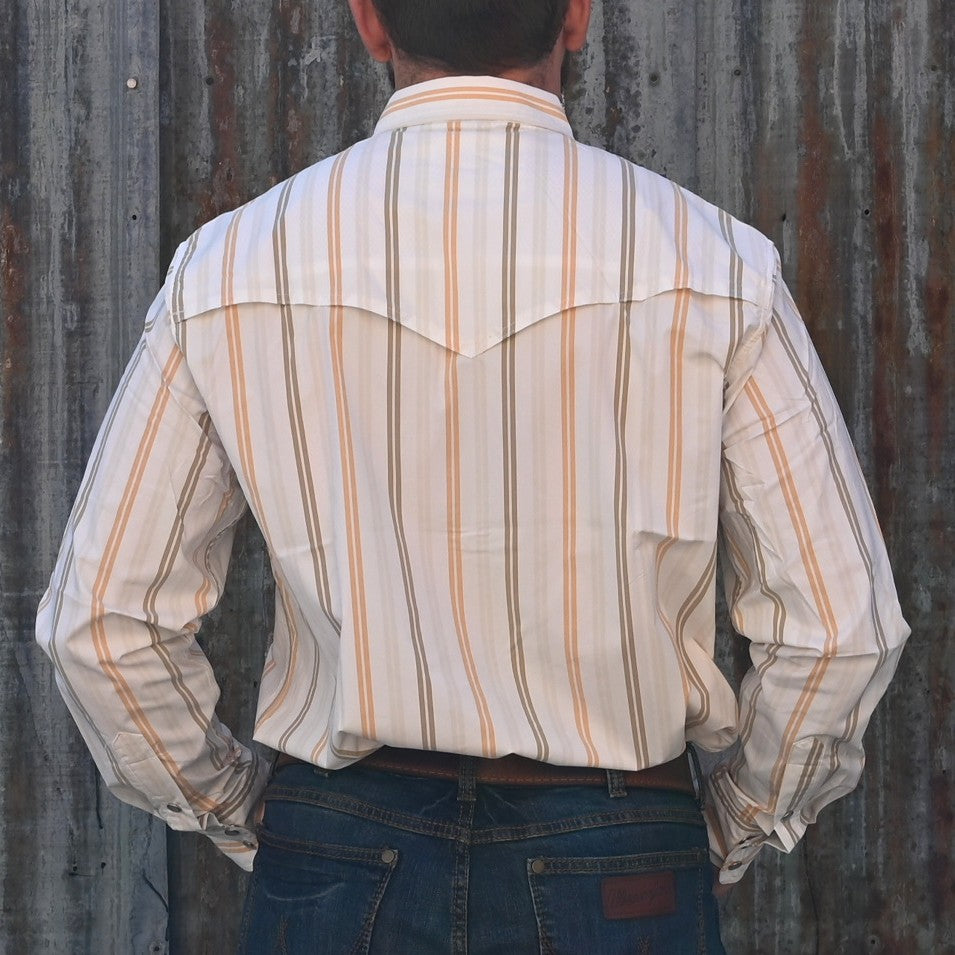 View of Schaefer Western Guide Snap Shirt in Cisco pattern with mesh venting and snap chest pockets