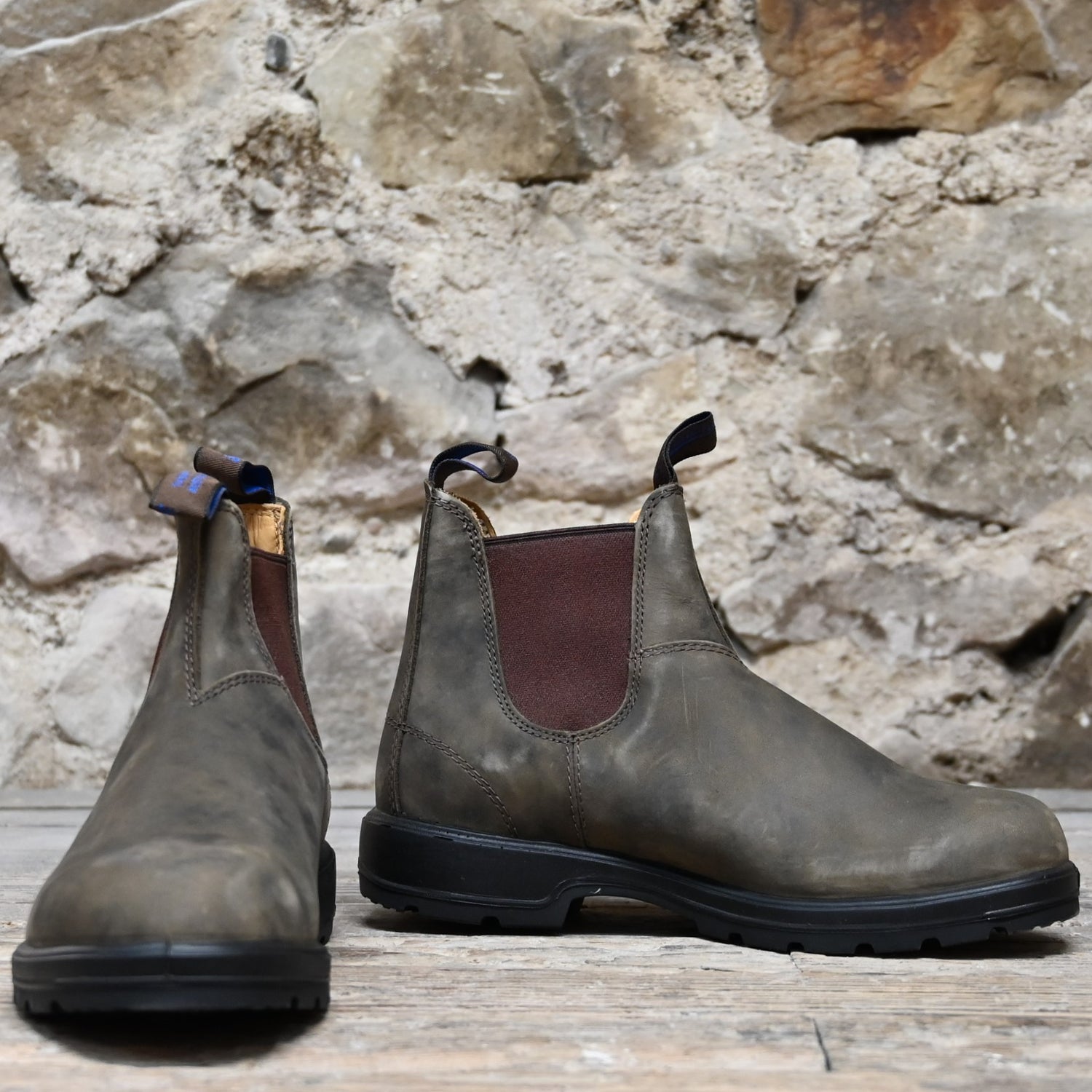 Blundstone Slip On Waterproof Thinsulate In Rustic Brown view of front and side