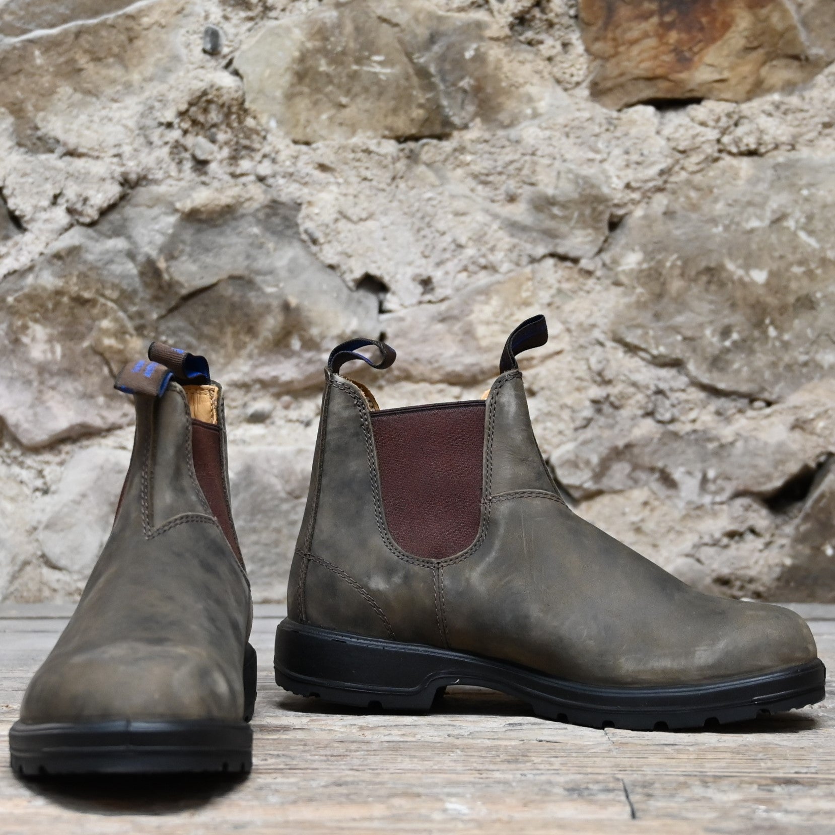 Blundstone Slip On Waterproof Thinsulate In Rustic Brown view of front and side