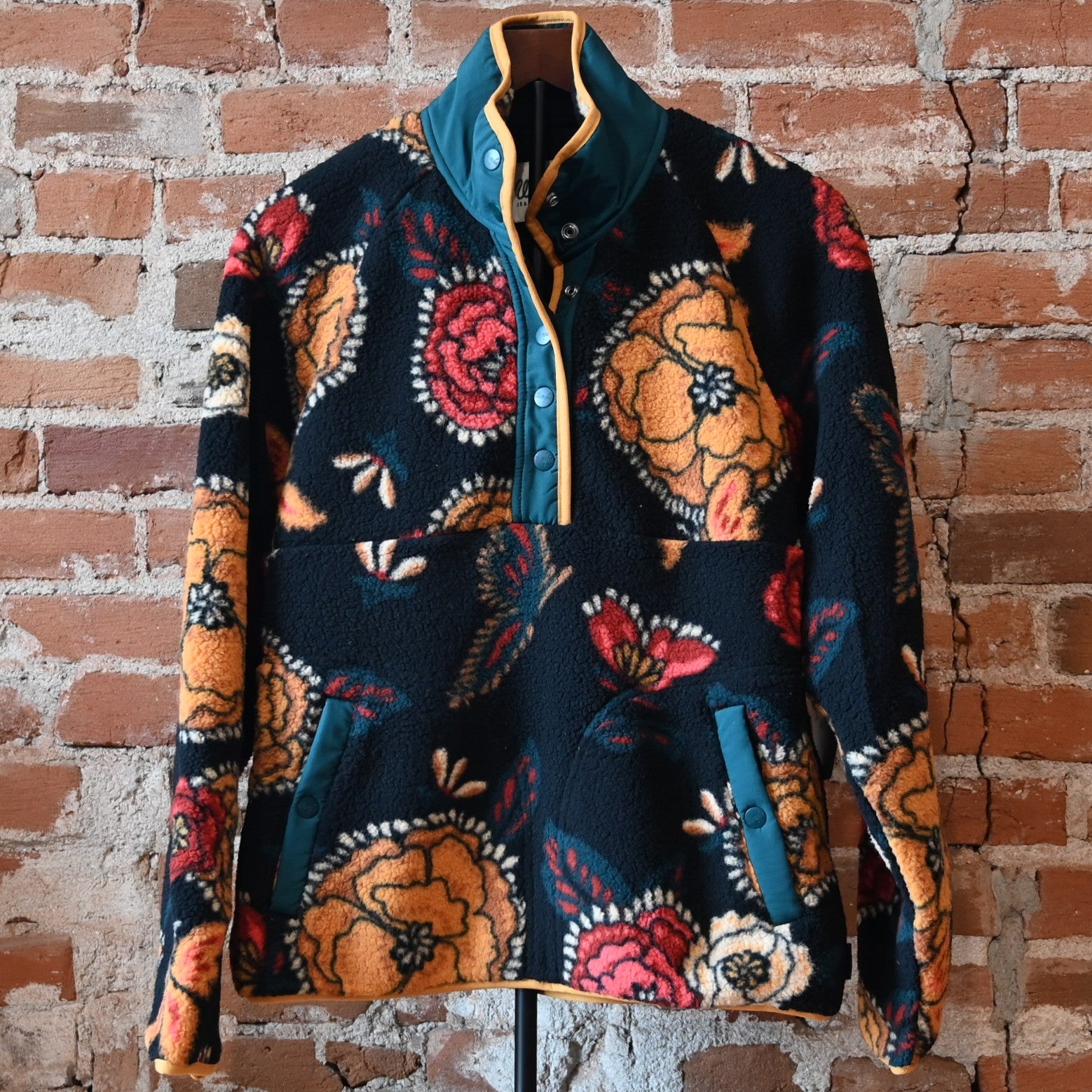 Wrangler Ladies Retro Half-Snap Sherpa Pullover in Butterfly Black with stand-up collar and front pockets