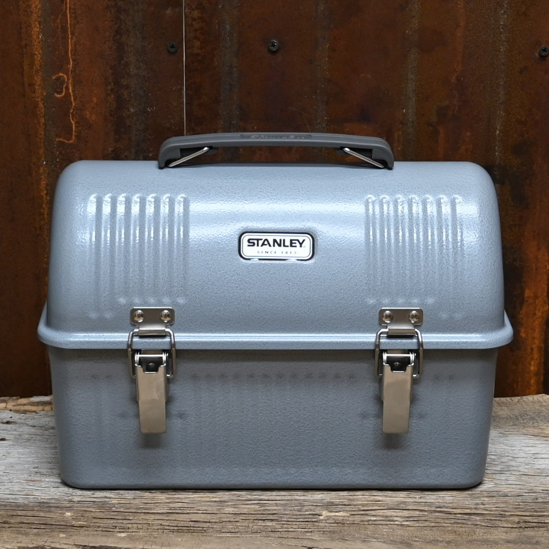 Stanley Classic 10 QT Lunch Box in Hammertone Silver with metal latches