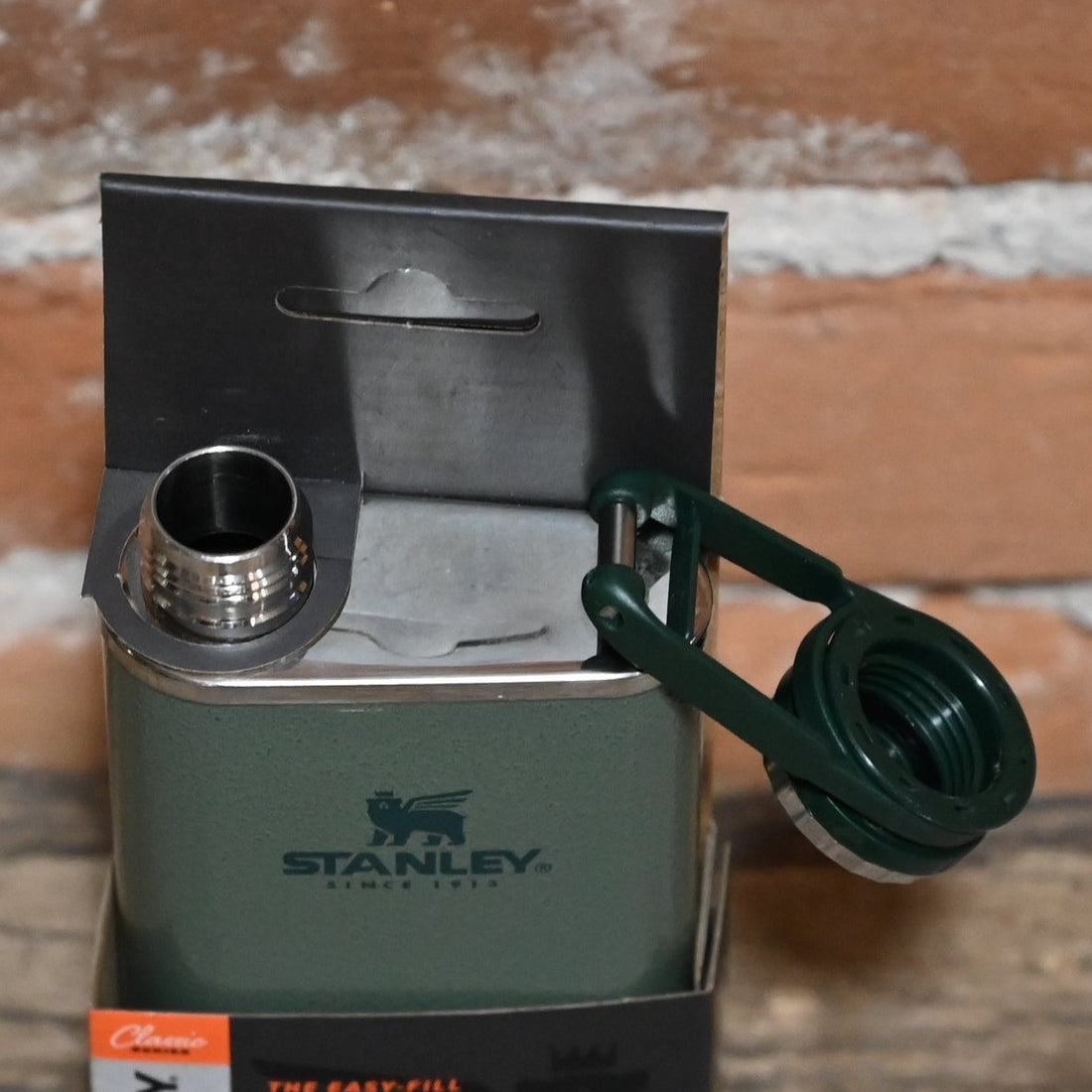 Stanley Classic Easy Fill Wide Mouth Flask in Hammertone Green view of mouth piece
