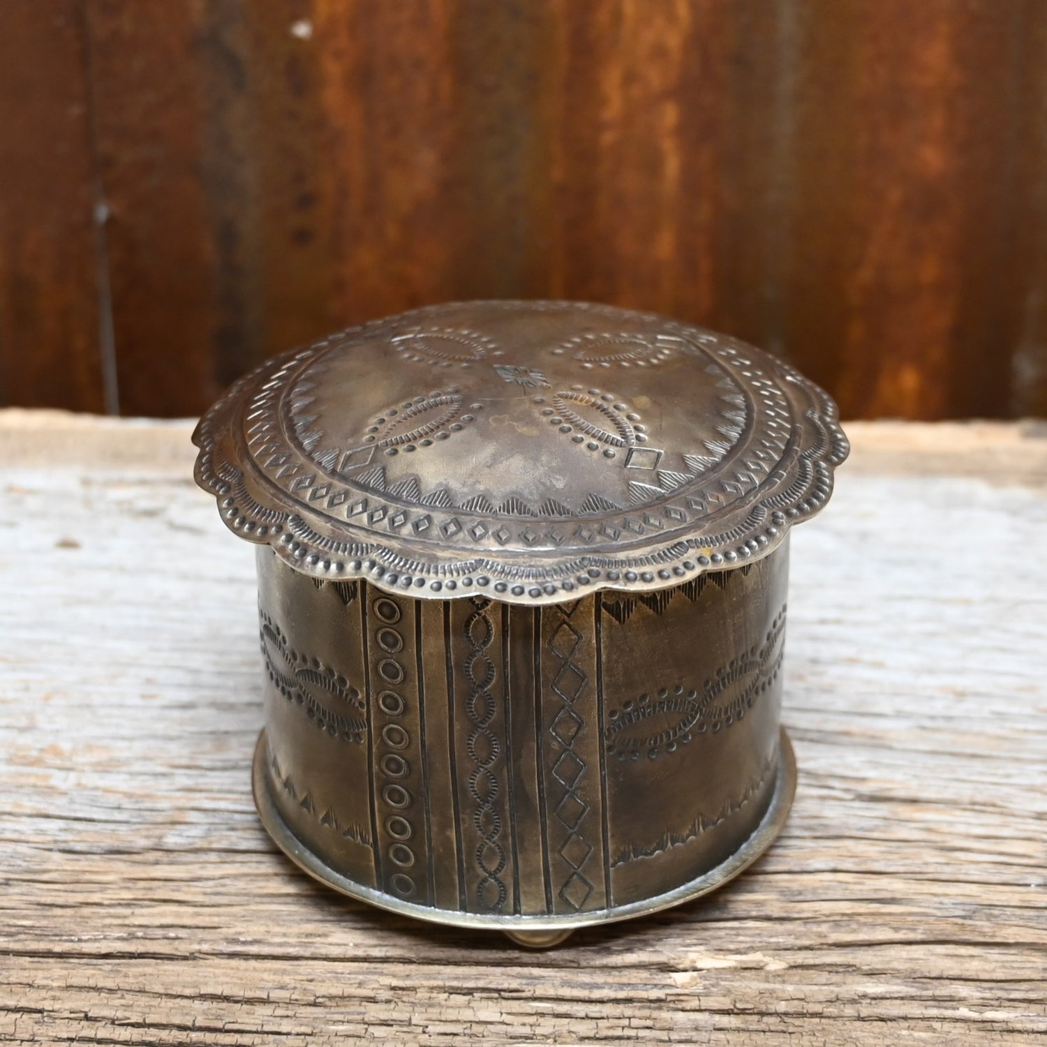 View of round box with lid