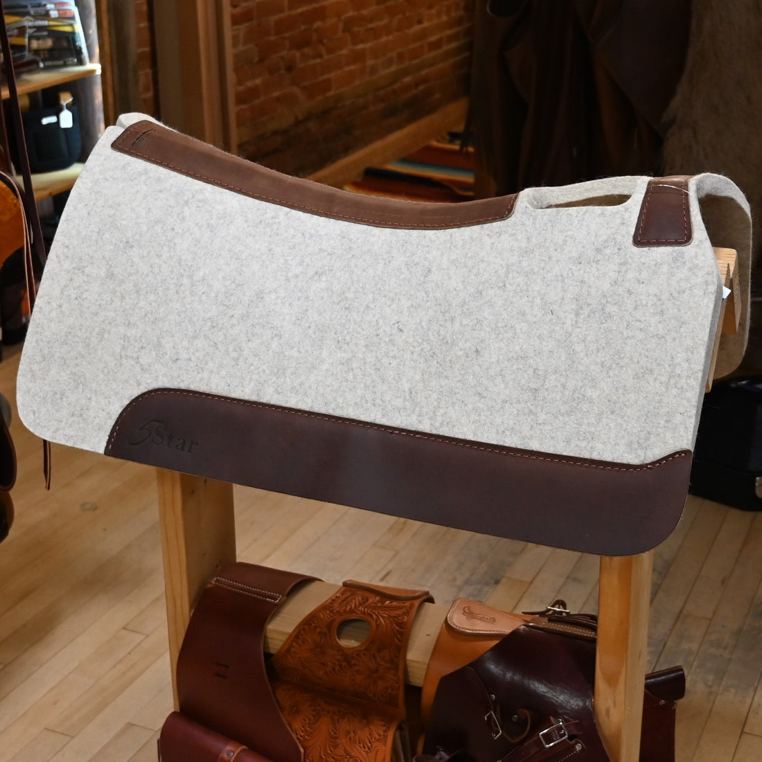 Five Star 7/8&quot; Thick Western Contoured Nat Pad view of saddle pad
