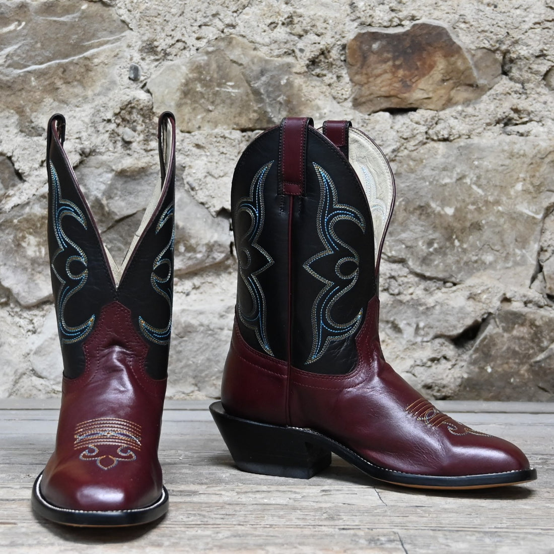 Hondo BRONC BOOT 11&quot; Black Top with Burgundy Soft Premium Cow Vamp view of front and side