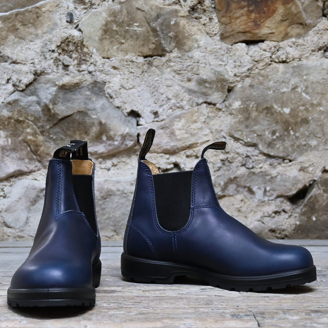 Blundstone Classic Chelsea in Navy view of front and side