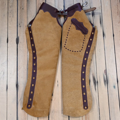 Rockin’ Y Saddlery rough-out leather Arizona work chaps with fleece lining, zipper closure, ring belt, and front pocket