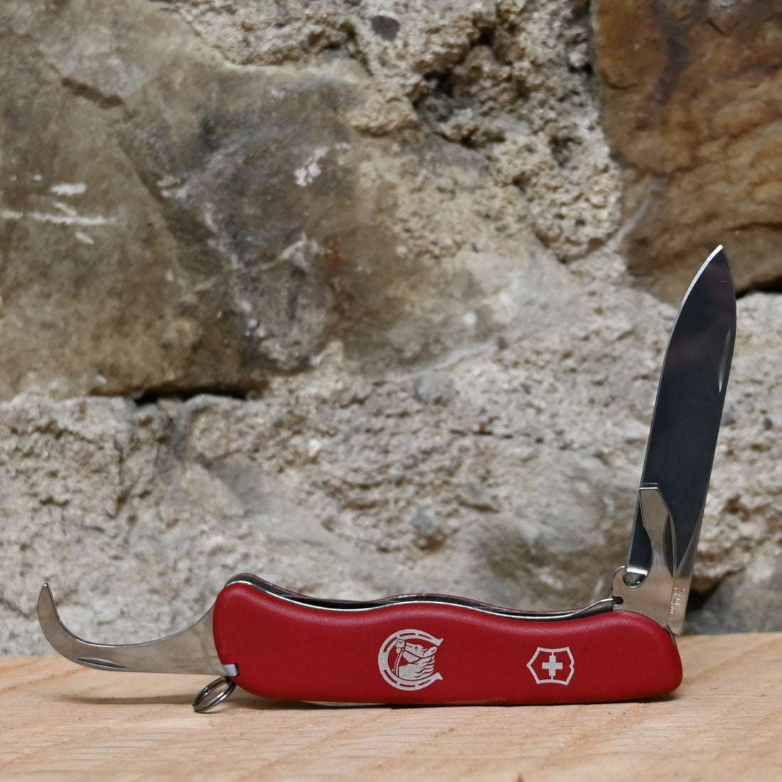 2020 Victorinox Equestrian Red view of tool