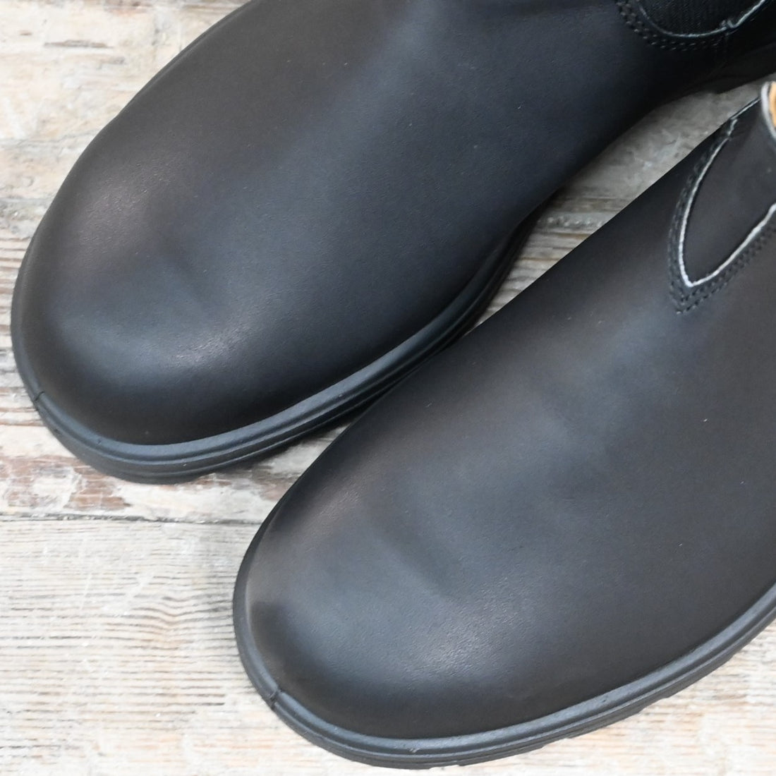 Blundstone Slip On In Black Premium Leather view of toe