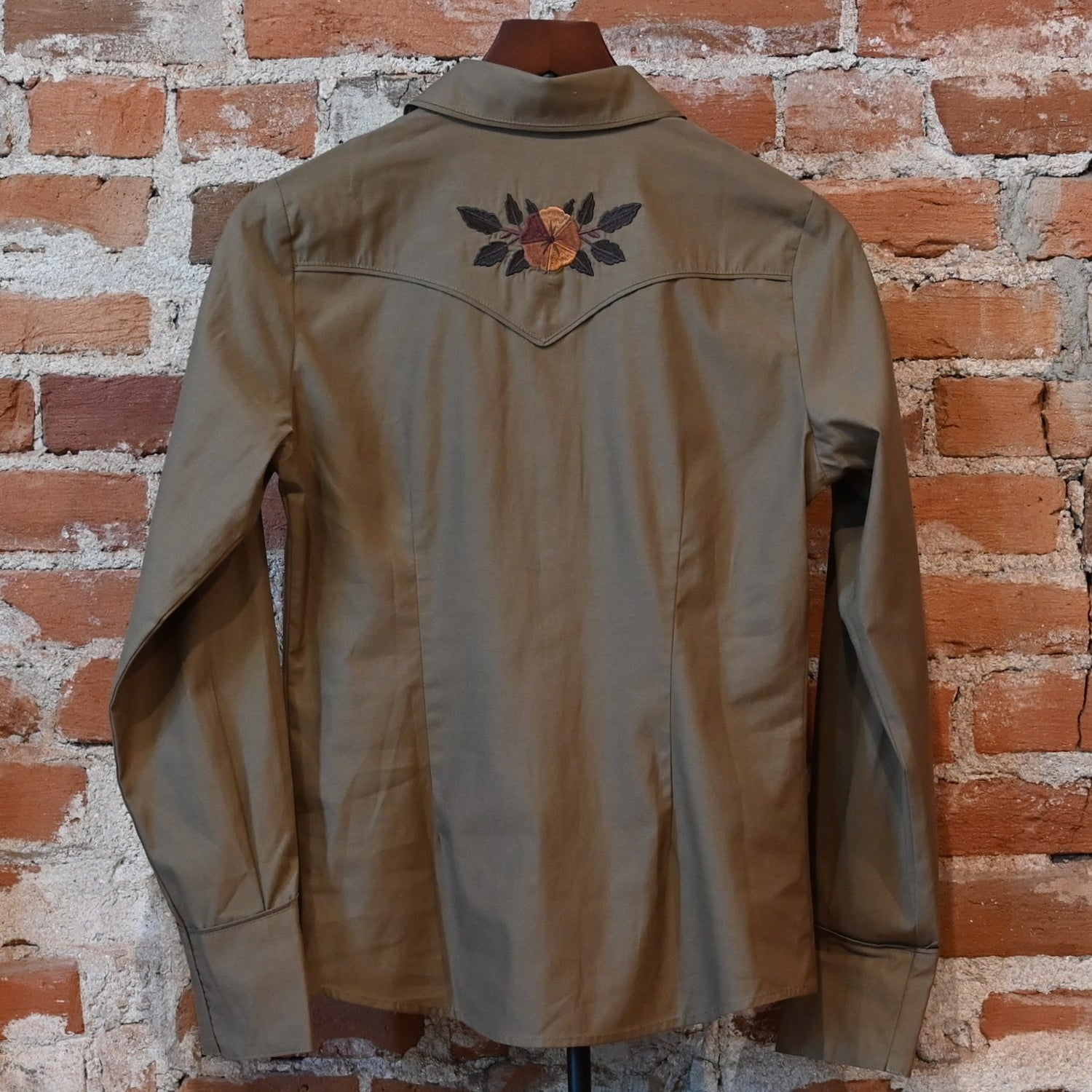 Schaefer Outfitter Ladies Embroidered Snap Shirt in chestnut with floral embroidery, leather-detailed pockets, and snap closures