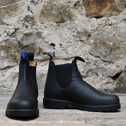 Blundstone Slip On Waterproof Thinsulate In Black view of front and side