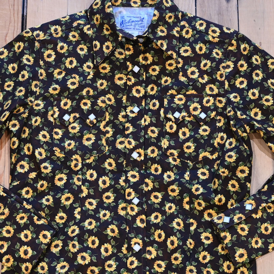 Rockmount ladies vintage brown sunflower print western shirt with diamond snaps and sawtooth pockets