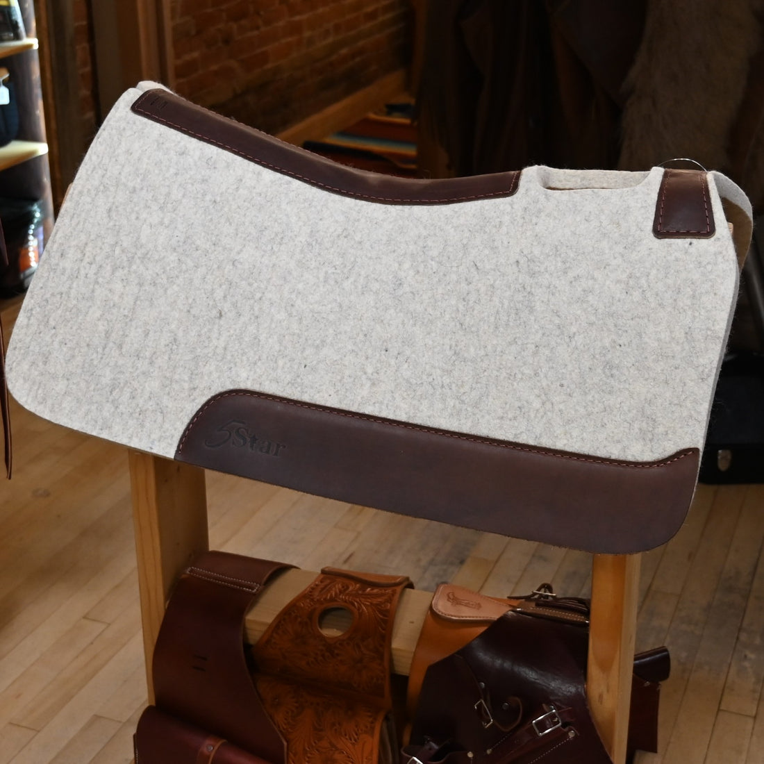 Five Star 7/8&quot; Thick Wrestern Cont Nat Barrel Pad view of saddle pad
