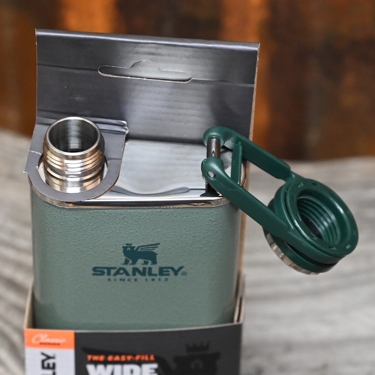 Stanley Classic Easy Fill Wide Mouth Flask in Hammertone Green view of mouthpiece