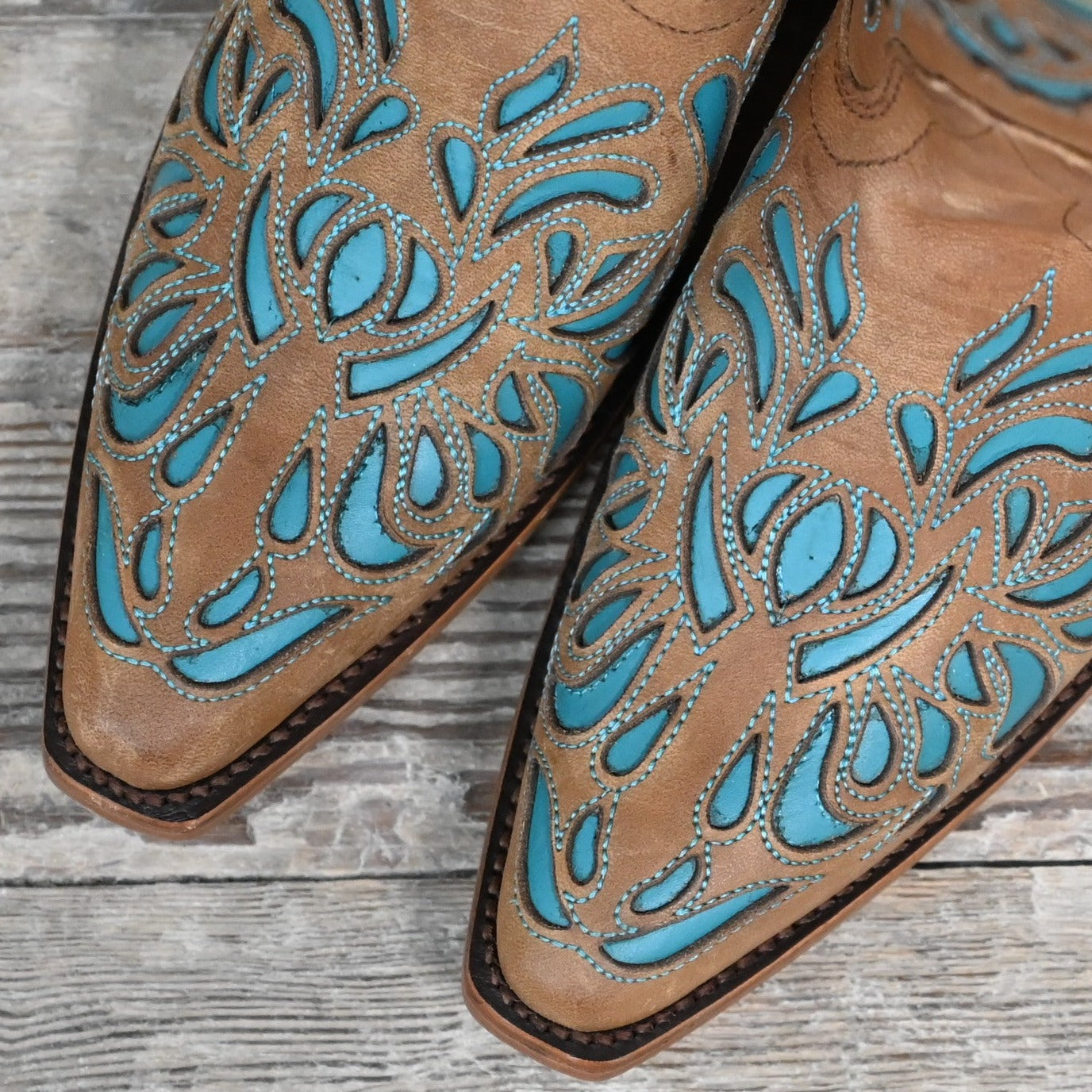 Hondo 13&quot; Brown Goat Top and Brown Goat Goat Vamp with Turquoise Inlays view of toe