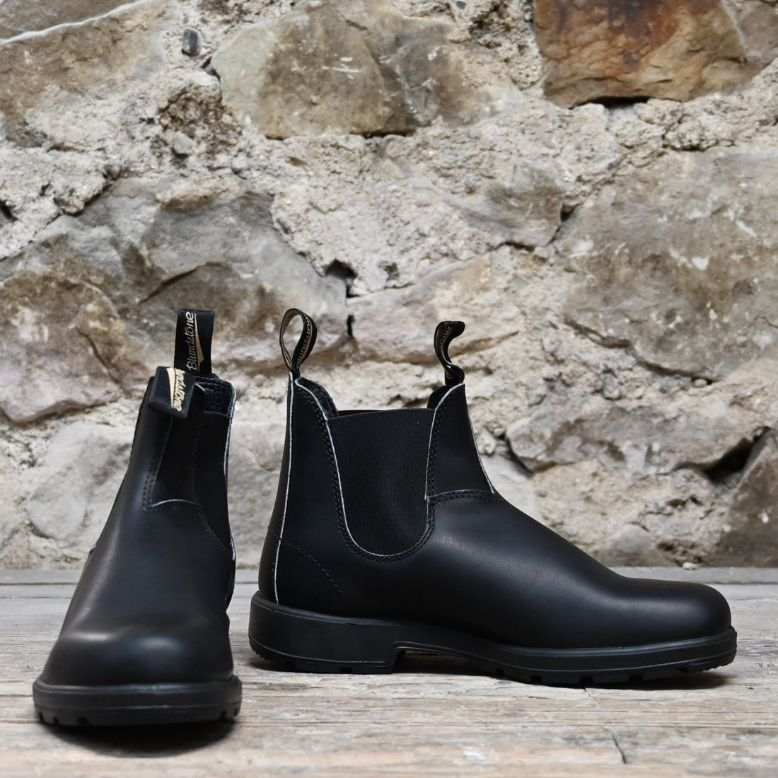 Blundstone Slip On In Premium Black Leather view of front and side