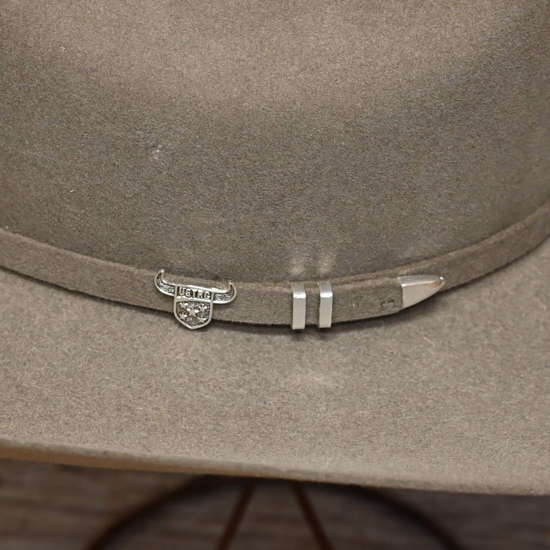 Resistol 20X with 4 1/4 " brim in Stone view of detail