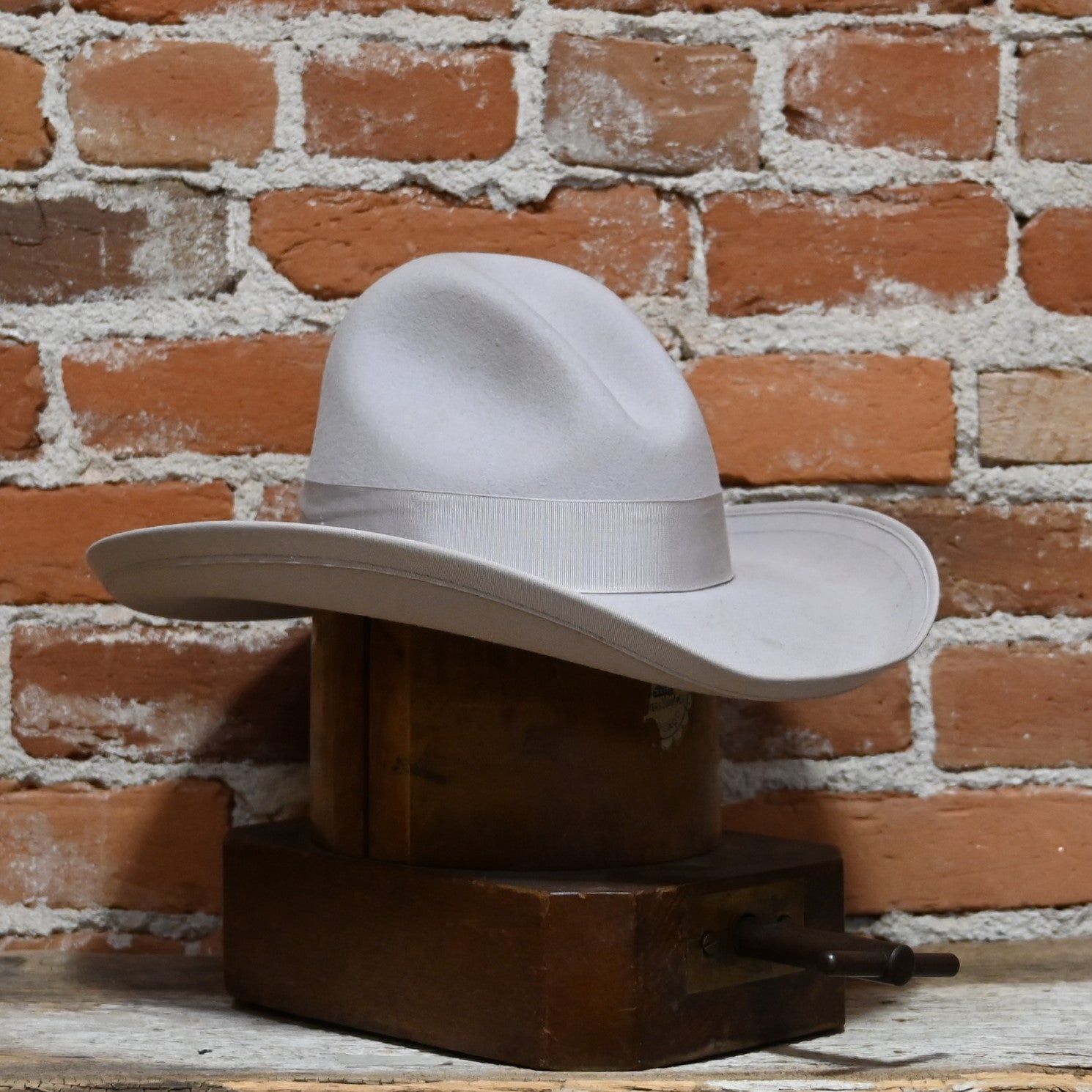 Stetson Tom Mix Jr Felt Hat in Silverbelly view of hat
