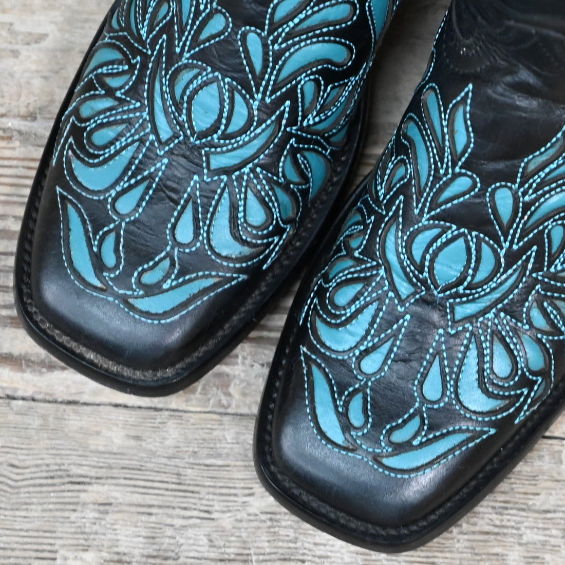 Hondo 13&quot; Black Volcano Top and Black Volcano Vamp with Turquoise Inlays view of toe