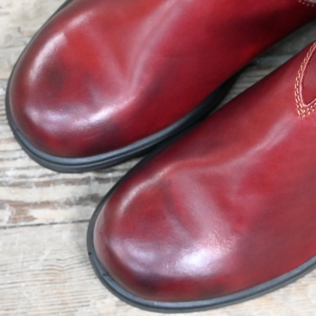 Blundstone Slip On In Premium Red Rubbed Leather view of toe