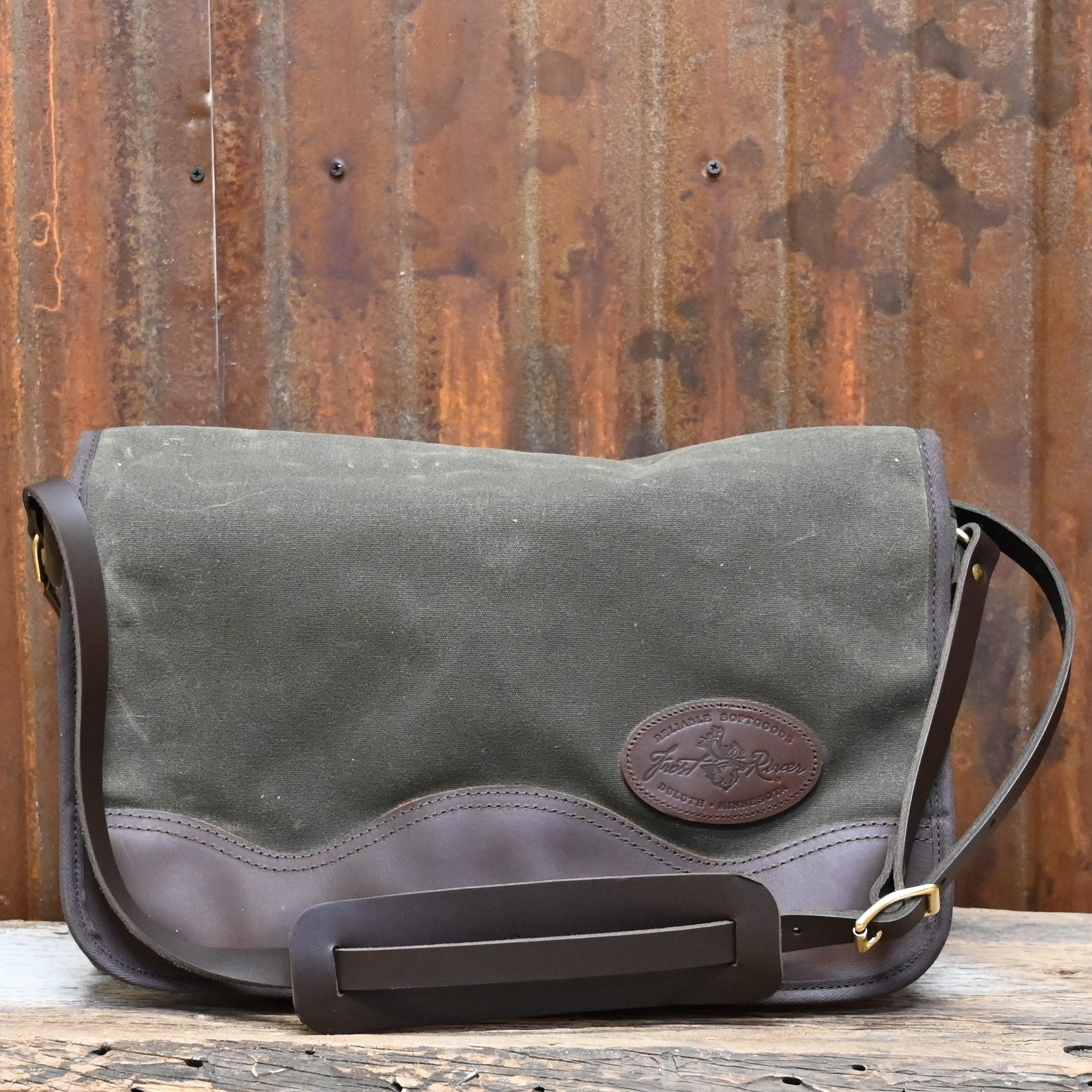 Frost river messenger bag online