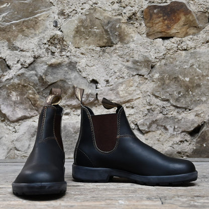 Blundstone Slip On In Stout Brown Leather view of front and side