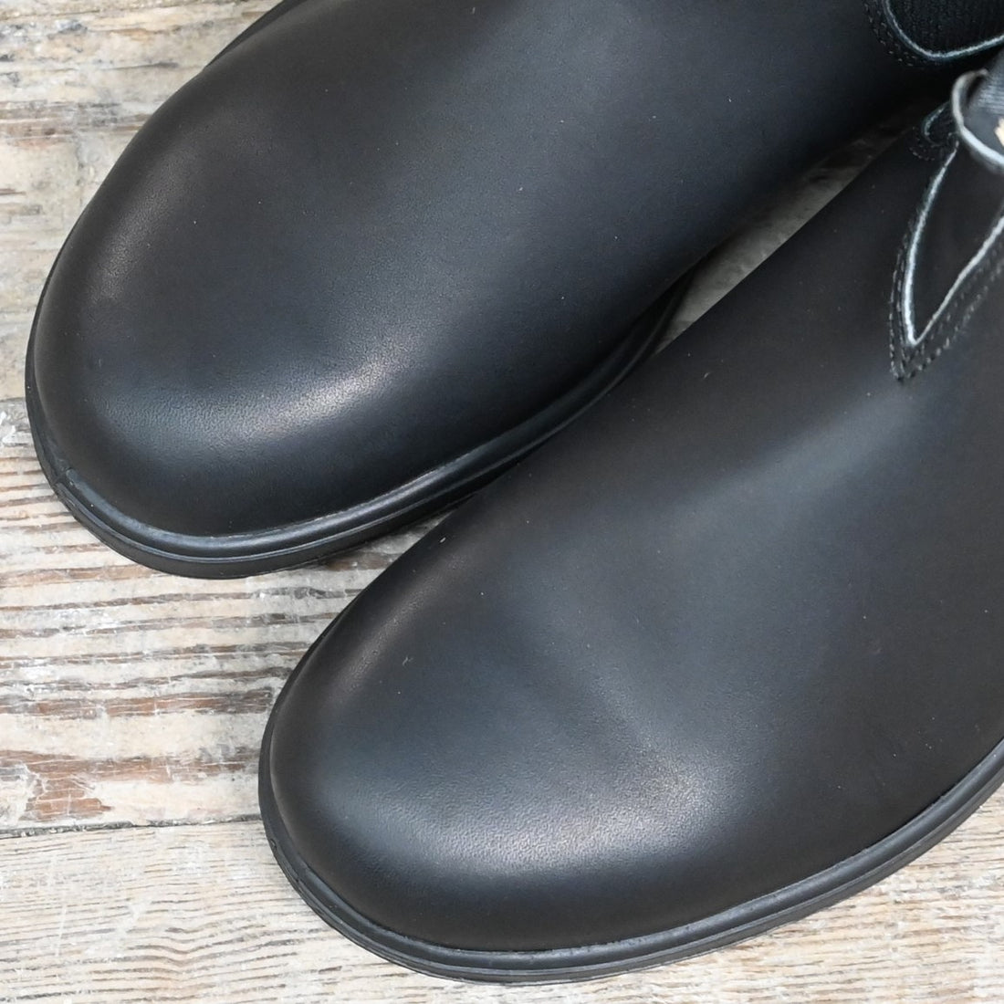 Blundstone Slip On In Premium Black Leather view of toe