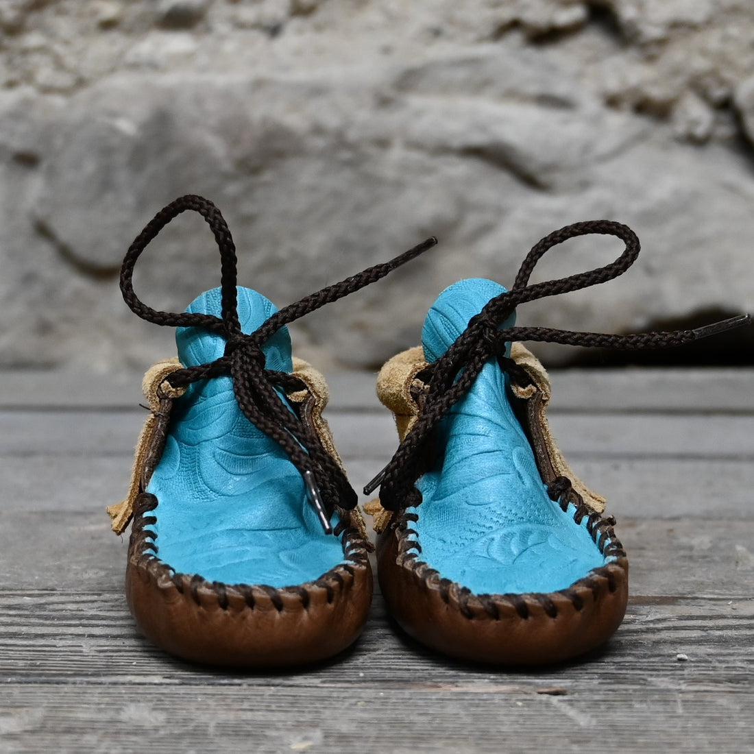 Wapsi &quot;Buckaroo&quot;in Two Toned Tan Leather and Turquoise view of front