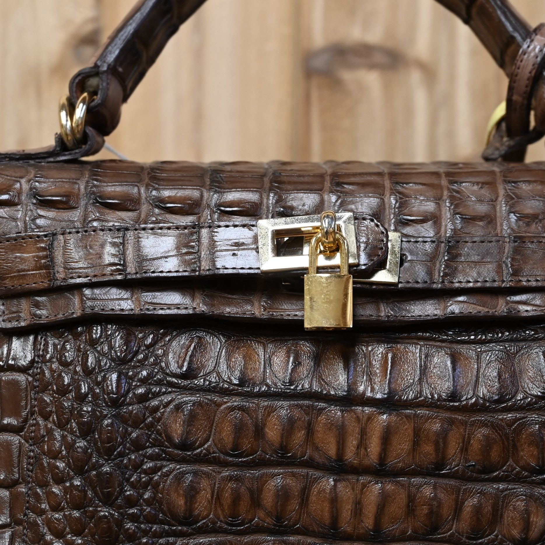 Medium Purse- Alligator view of lock