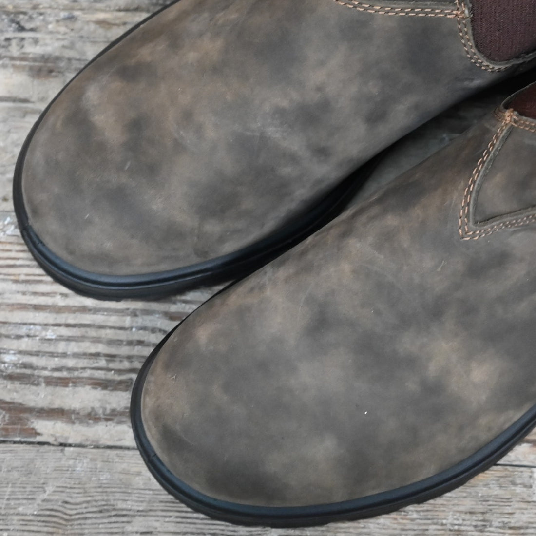 Blundstone Slip On In Rustic Brown Premium Leather view of toe