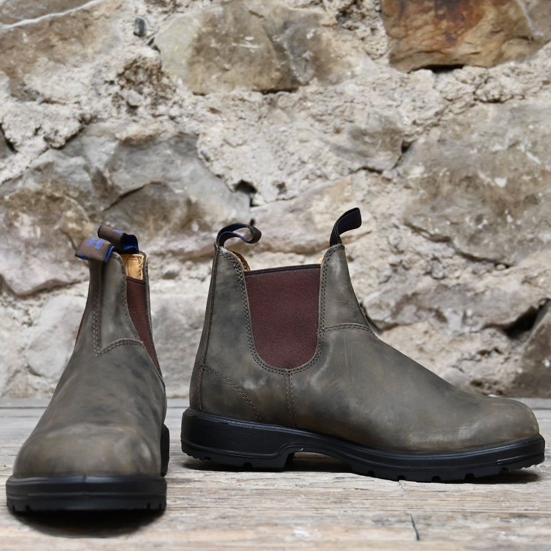 Blundstone Slip On Waterproof Thinsulate In Rustic Brown view of front and side
