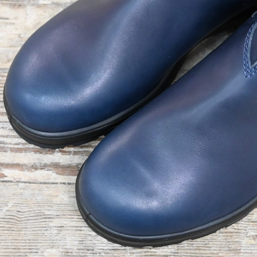Blundstone Classic Chelsea in Navy view of toe