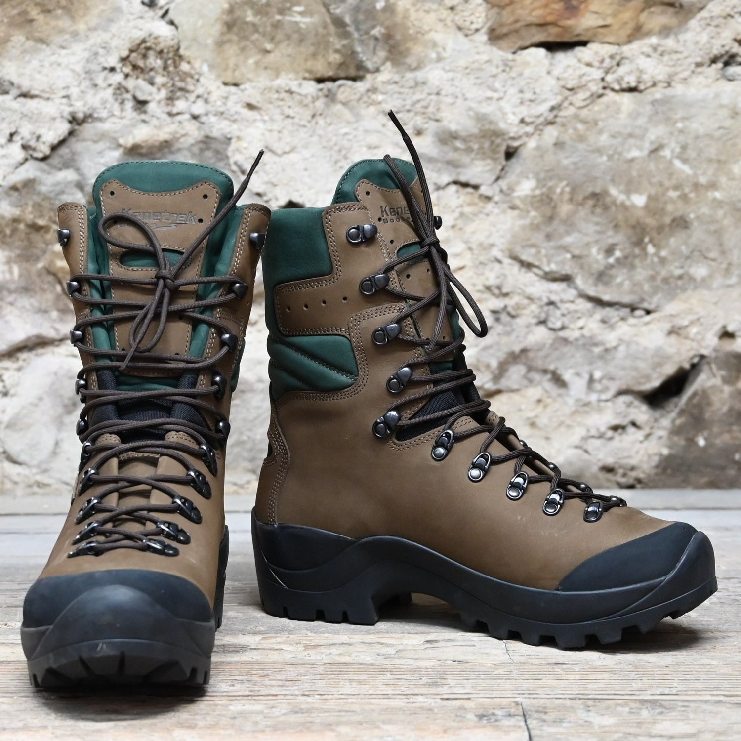 10&quot; Mountain Guide 400 Insulated Lace-Up Boot W/ Custom K-73 Outsole view of front and side