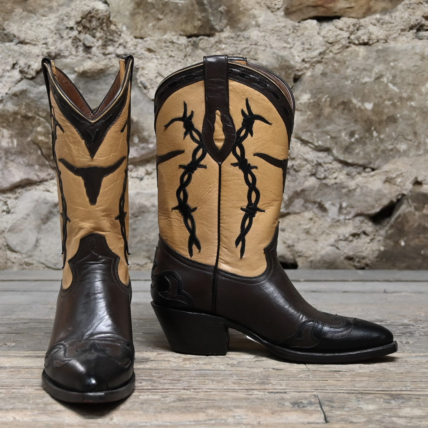 Ladies 11&quot; Leather Boot W/Tan Uppers, &amp; Steerhead/Barbed Wire Design view of front and side