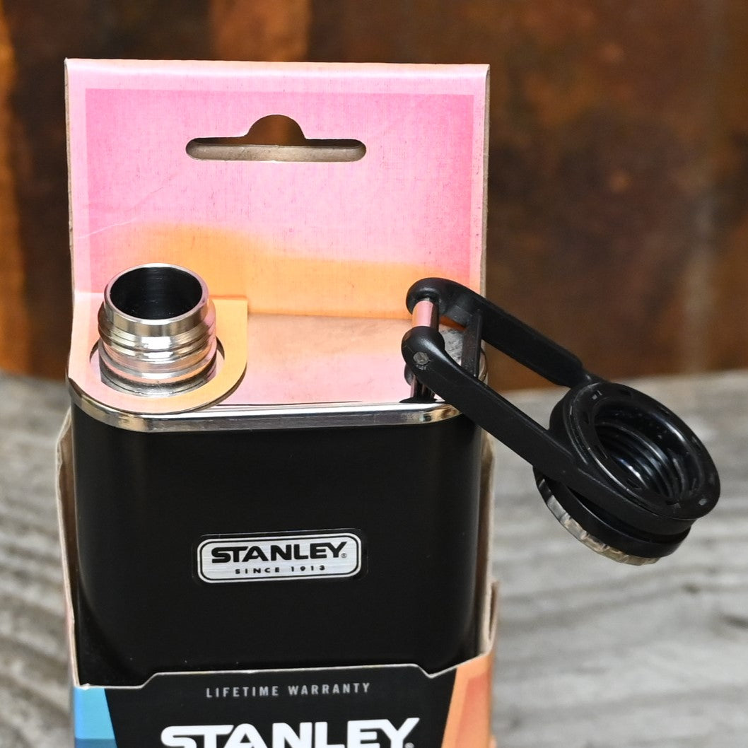 Stanley Classic Flask In Matte Black view of mouthpiece