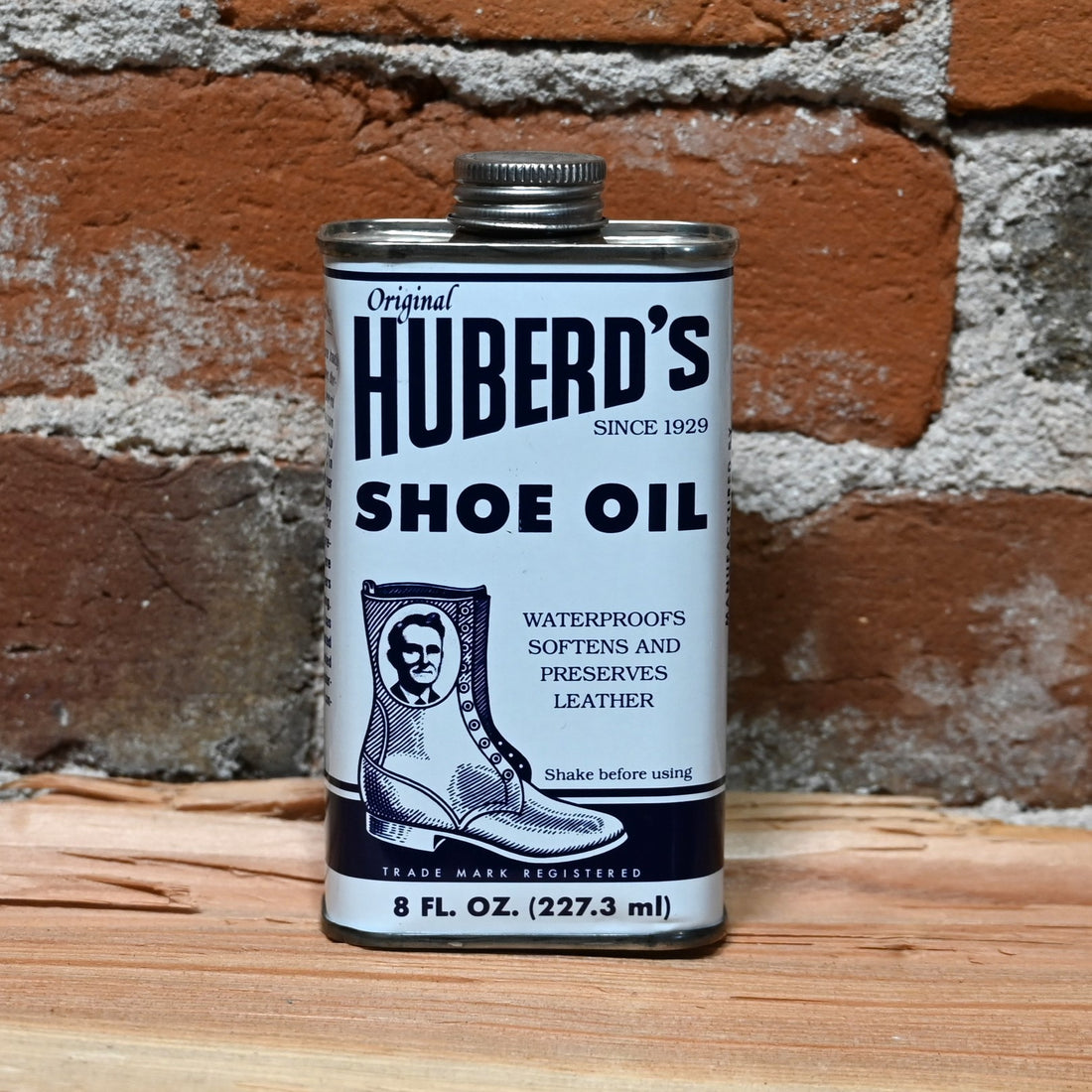 Huberd Shoe Oil 8 Oz view of shoe oil