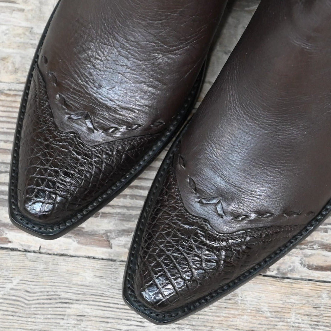 Stallion Ladies Zorro in Chocolate Brown w/Alligator Wing Tip and Buckstitching view of toe