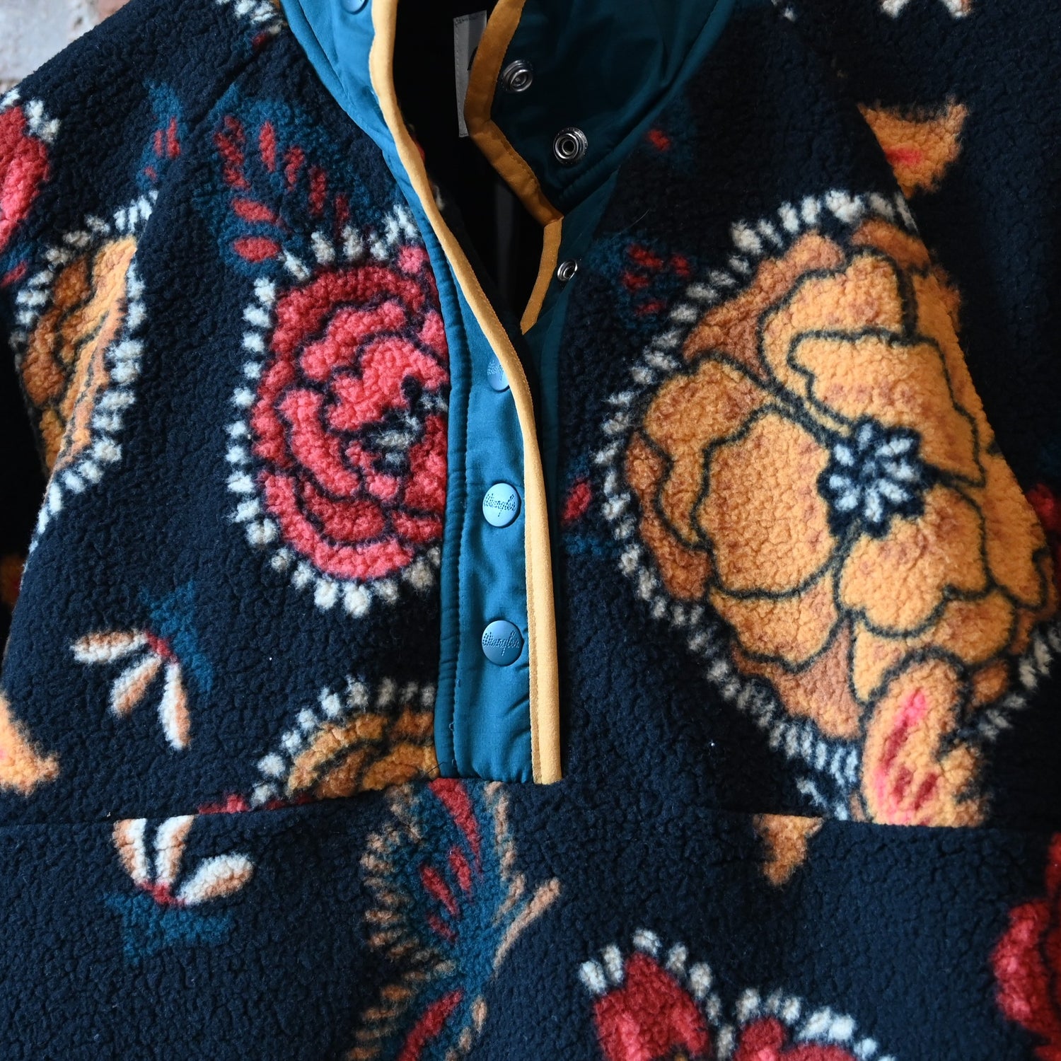 Wrangler Ladies Retro Half-Snap Sherpa Pullover in Butterfly Black with stand-up collar and front pockets