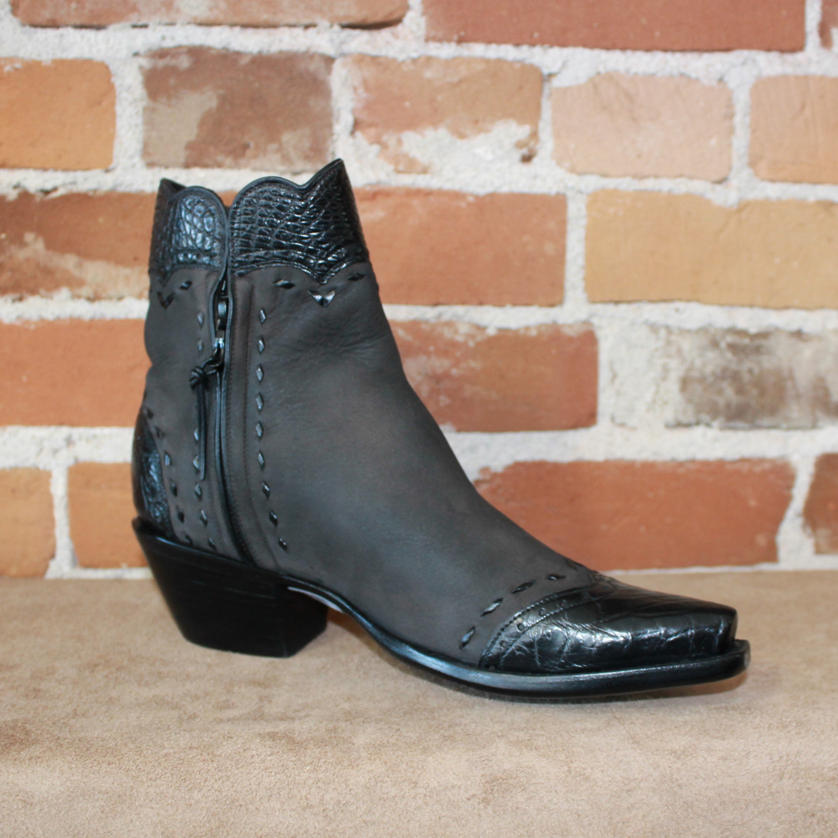 Stallion Ladies Zorro Espresso Calf W/Black Alligator Wing Tip and Buckstitching