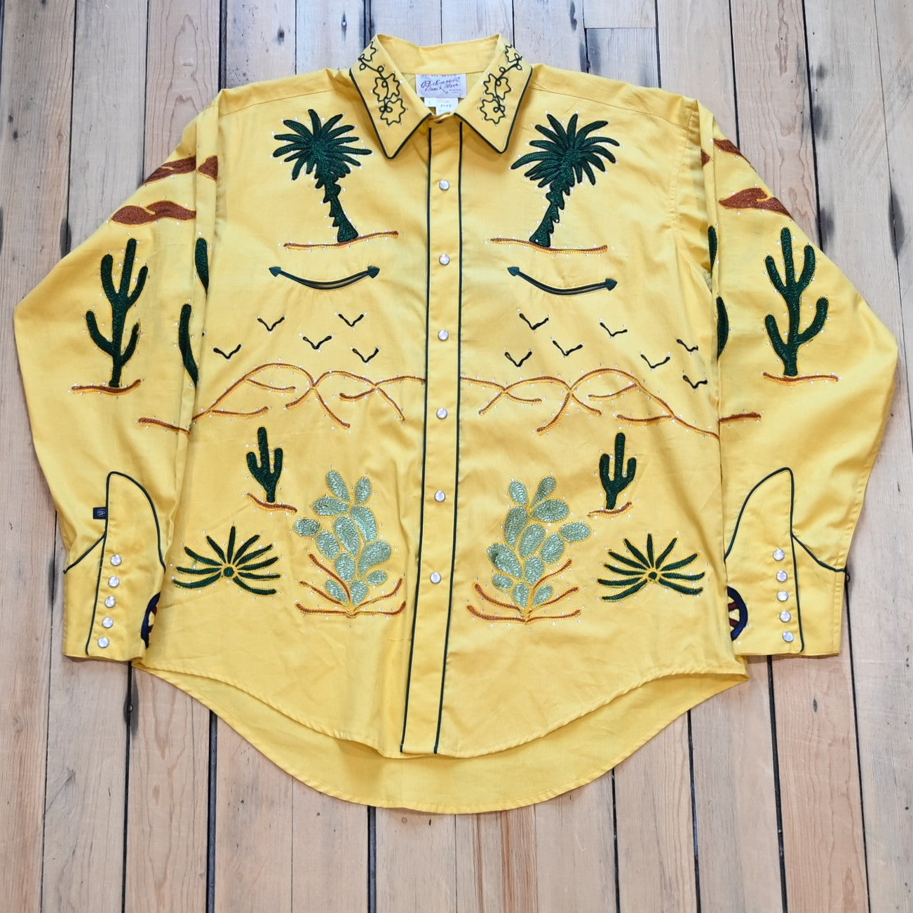 Rockmount Men's – Gold Vintage Wagon Embroidered Western Shirt