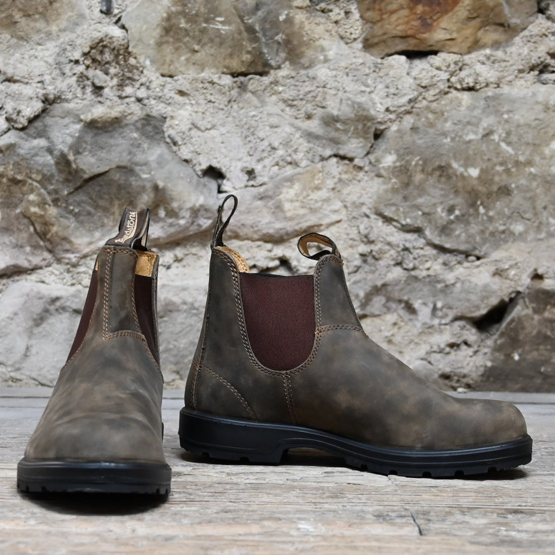 Blundstone Slip On In Rustic Brown Premium Leather view of front and side