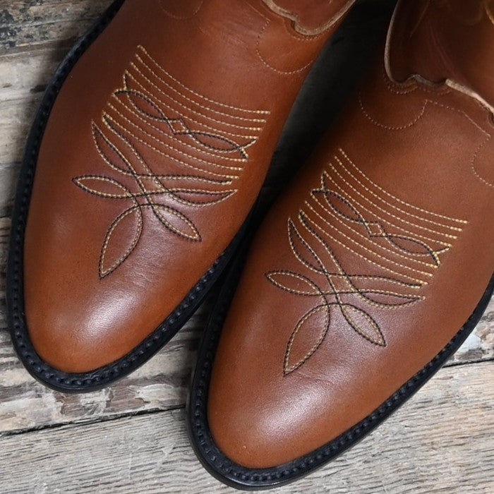 View of  Detail of Toe of Olathe 17&quot; Brown Mule Leather with Black and Yellow Toe Bug.